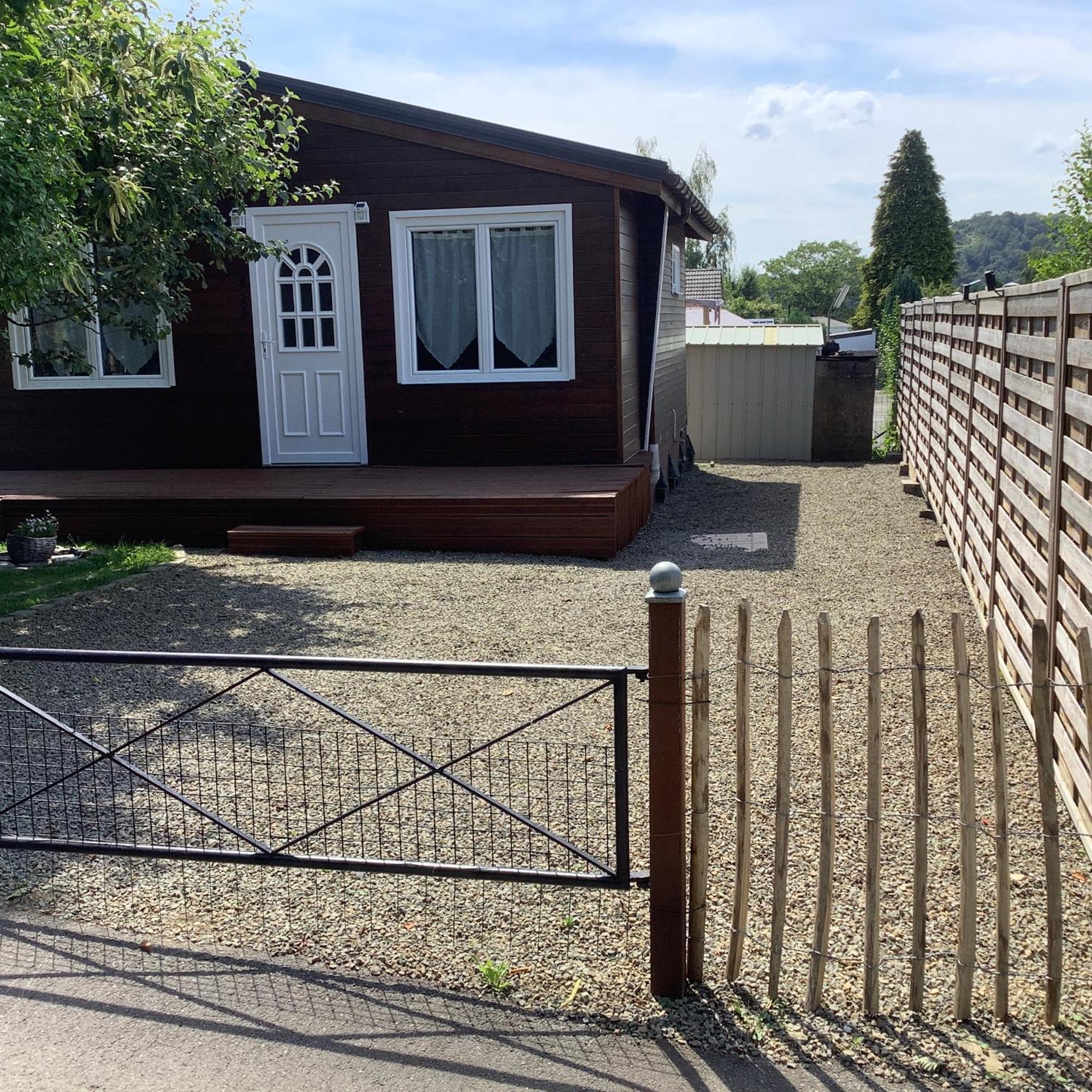 Chalet Charmant Monika Avec Piscine Yvoir Exteriör bild